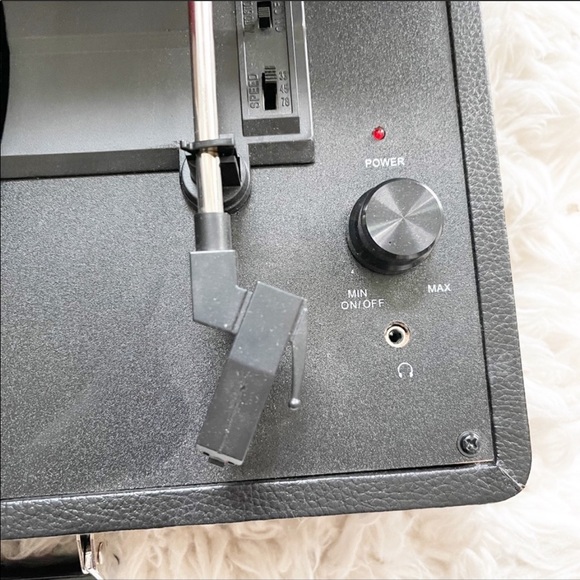 Crosley Cruiser 3-Speed Turntable Record Player - Picture 6 of 10